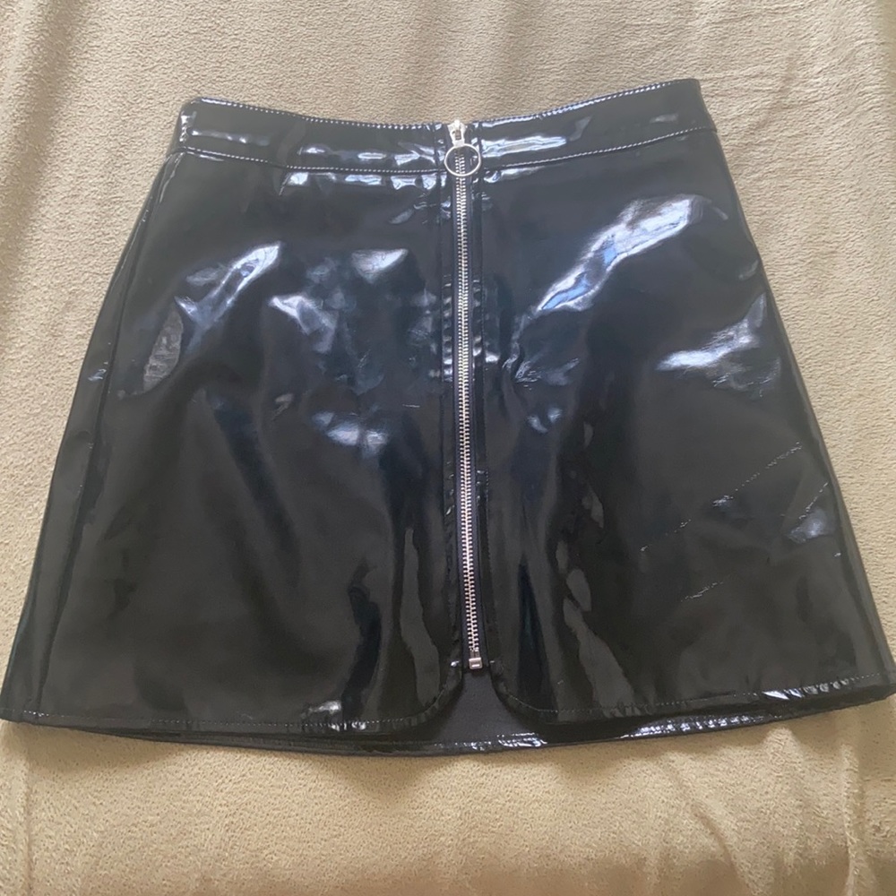 Latex wet look o ring zipper mini skirt
